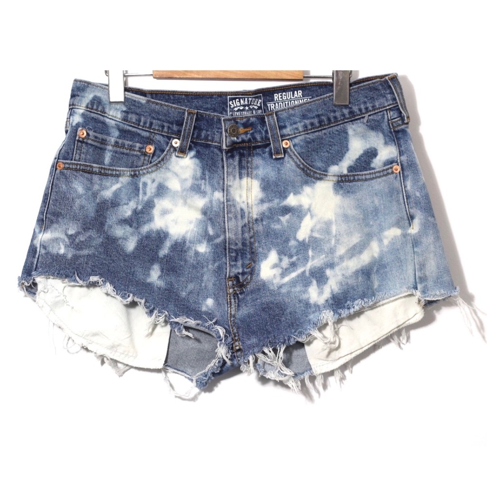 Tie dye Levi’s denim shorts